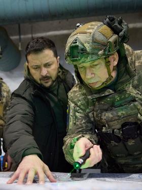 Prezydent Zełenski i nowy głównodowodzący armią Ukraińską gen. Ołeksandr Syrski.