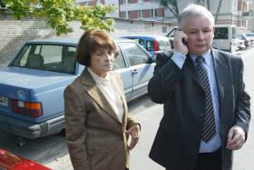 Jadwiga i Jarosław Kaczyński w dniu wyborów parlamentarnych 2005 roku.