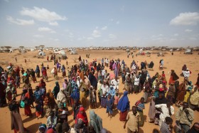 Obóz Dadaab w Kenii - co noc staje tu u bram półtora tysiąca Somalijczyków.