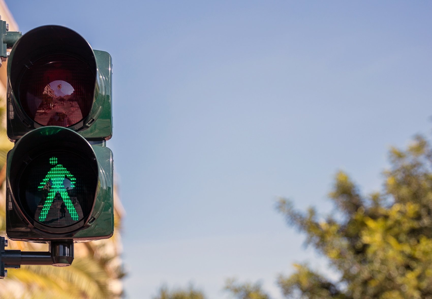 Auto elektryczne warczy, więc piesi są bezpieczni