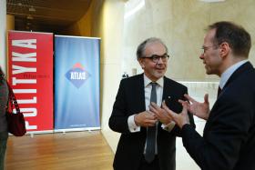 O kulisach projektowania Muzeum opowiadał Piotrowi Zmelonkowi , dyrektorowi wydawniczemu POLITYKI, architekt Rainer Mahlamäki.