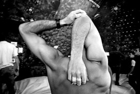 Powodzenie na ścianie zależy od sprawności rąk – nie tylko dłoni, ale także przedramion i ramion. Zawodowi wspinacze to właśnie im poświęcają najwięcej troski i uwagi w czasie treningów.