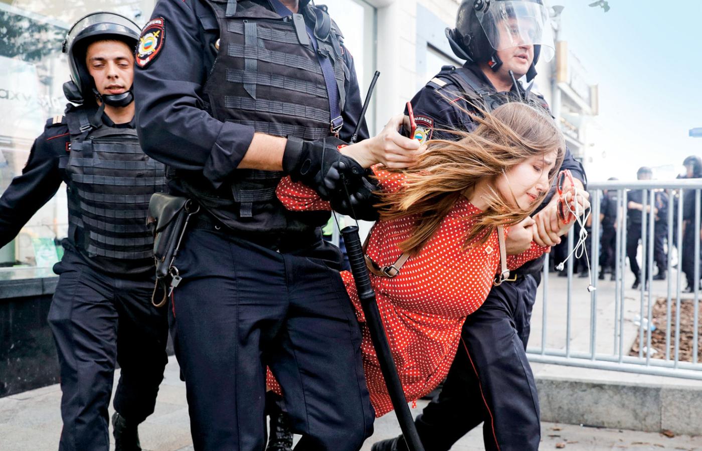 Moskwa: podczas manifestacji opozycji policja zatrzymała 1074 osoby.