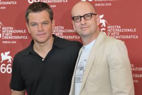 Steven Soderbergh i Matt Damon na festiwalu filmowym w Wenecji, 2009 r.