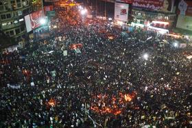 Protesty przeciw radykalnym islamistom objęły cały kraj, a ich sercem jest skrzyżowanie Shahbagh w Dhace.