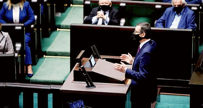 Jarosław Kaczyński, Ryszard Terlecki i Mateusz Morawiecki w Sejmie