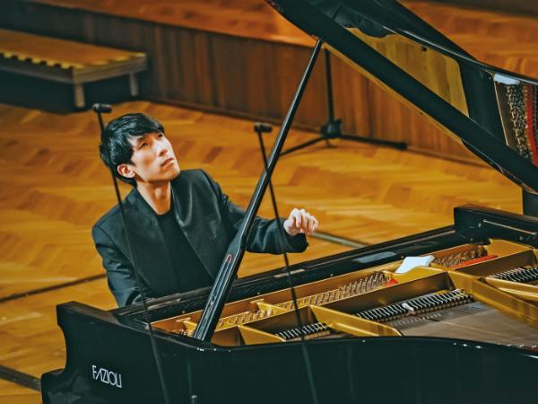 Zwycięzca konkursu Eric Lu.