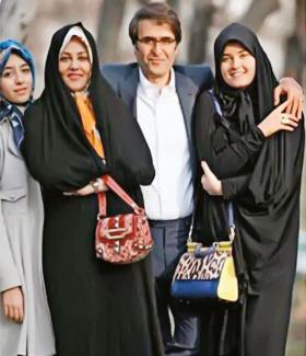 Wnuczka Chomeiniego Atefeh Eshraghi (z prawej) lubi luksusy, jej znajomi też.