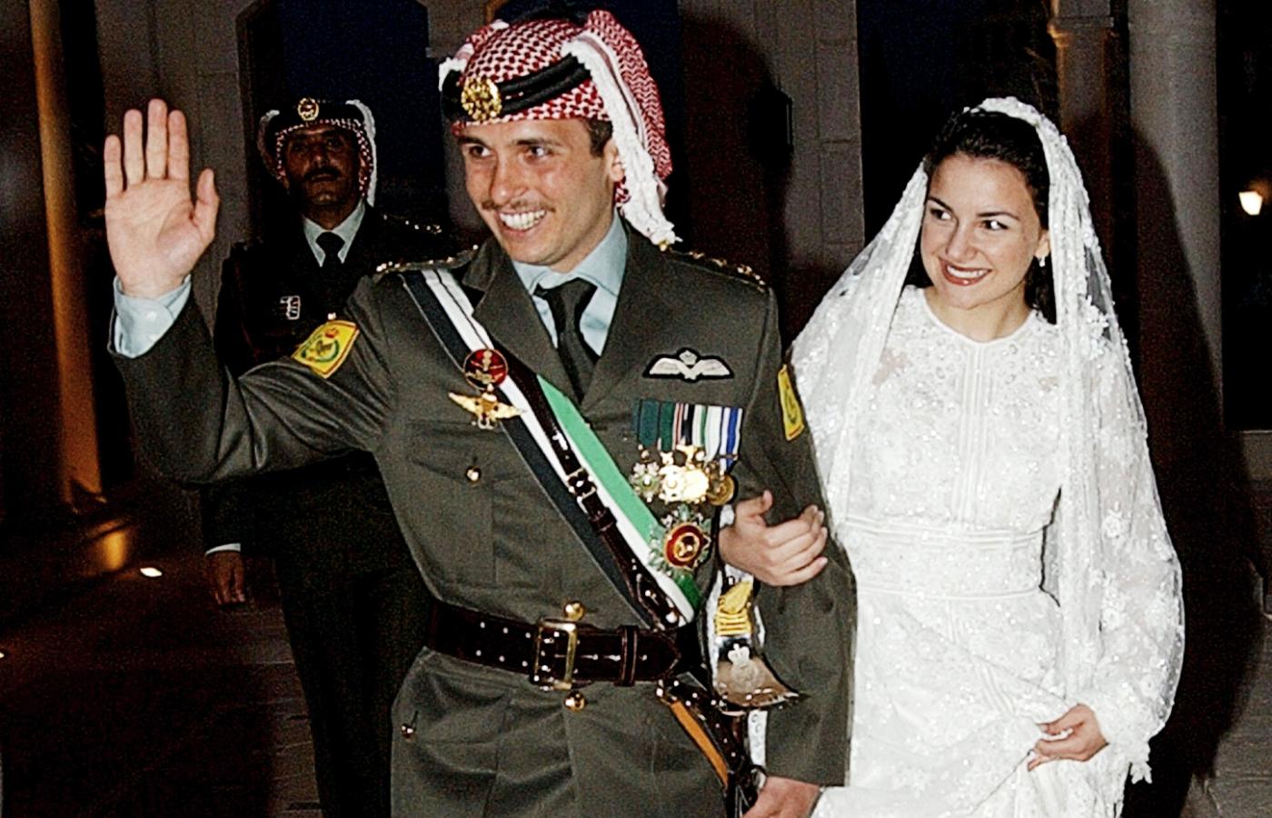 Książę Hamza z pierwszą żoną, księżniczką Nur. Zdjęcie z 2004 r.