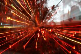 Żywe choinki też dzielnie konkurują z tymi sztucznymi, znanymi od lat 70. Ale nikt już nie stosuję świeczek jak na zdjęciach z lat 30.