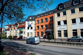 Sopot, ul. Armii Krajowej 116 - siedziba kancelarii adwokackiej (pomarańczowy budynek)