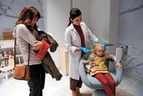 6. Czarne lustro 4, Netflix. Każdy odcinek jest rozgrywany w innej konwencji (z parodią space oper z lat 80. włącznie), łączy je temat świadomości, którą można kopiować, przeszczepiać, inwigilować, a także więzić. Kolejne wizje przyszłości autorstwa Charliego Brookera.