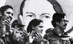 Tellez z Danielem Ortegą, jeszcze jako towarzysze broni i komendanci rewolucji sandinistów, 1979 r.