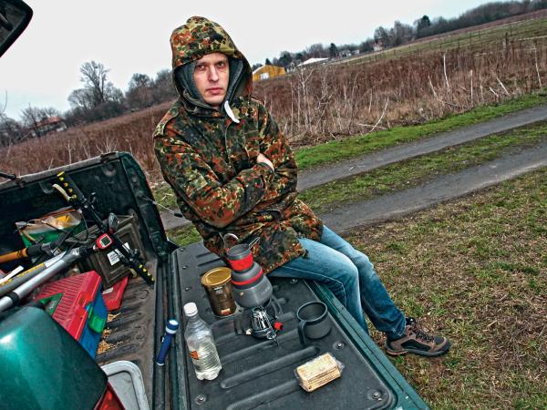 Krzysztof z Warszawy – w swoim mieszkaniu oprócz żywności gromadzi kuchenki, a także butelki z wodą.