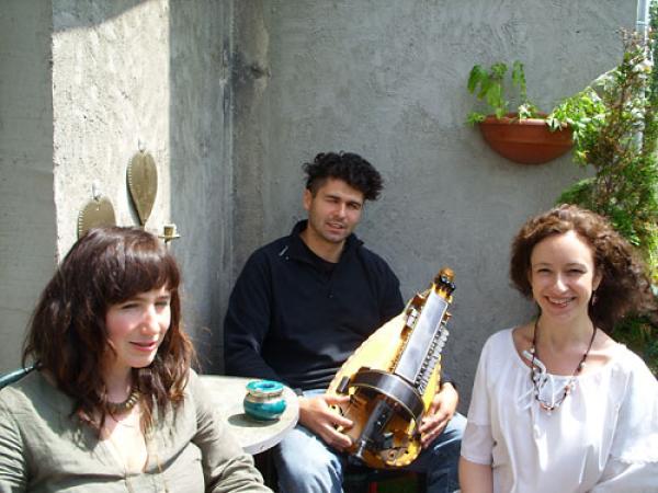 Gawędziarze (od lewej) Beata Frankowska, Maciek Cierliński i Agnieszka Aysen Kaim (fot. Anna Jaskulska).