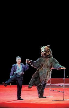 Cyrki są przykrywką dla nielegalnych hodowli. W Sejmie od dwóch kadencji leży projekt nowelizacji ustawy o ochronie zwierząt, z zakazem występów zwierząt w cyrkach.