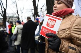 Pikieta przed siedzibą Trybunału Konstytucyjnego, grudzień 2015 r.