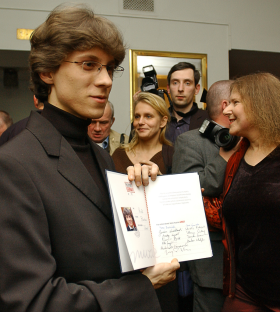 Rafał Blechacz nagrodzony w 2005 r. Paszportem w kategorii Muzyka Poważna.