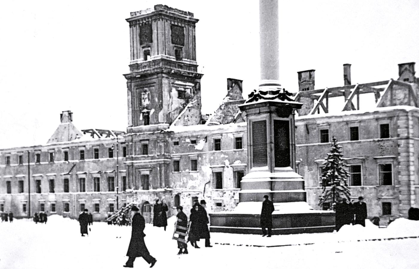 Warszawa zimą 1939 r. Na zdjęciu zniszczony Zamek Królewski