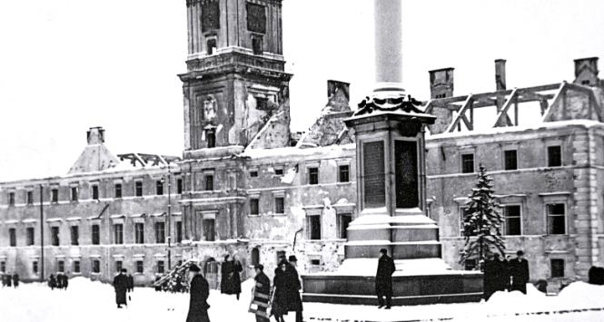 Warszawa zimą 1939 r. Na zdjęciu zniszczony Zamek Królewski