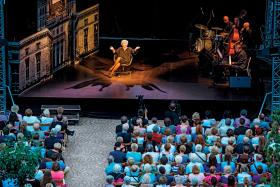 Poznańskie przedstawienie monodramu „Biała bluzka” w ramach Festiwalu Na Wolnym