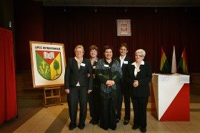 Wybory Samorządowe 2010 Lipce Reymontowskie, GOKiS. Od lewej: Maria Marciniak, Halina Wieszczy, Agnieszka Łopatka, Teresa Ogrodniczek, Zofia Karalus.