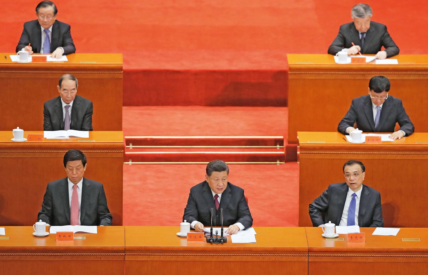 Przemówienie prezydenta Chin Xi Jinpinga (w środku). Z prawej siedzi premier Li Keqiang, 2019 r.