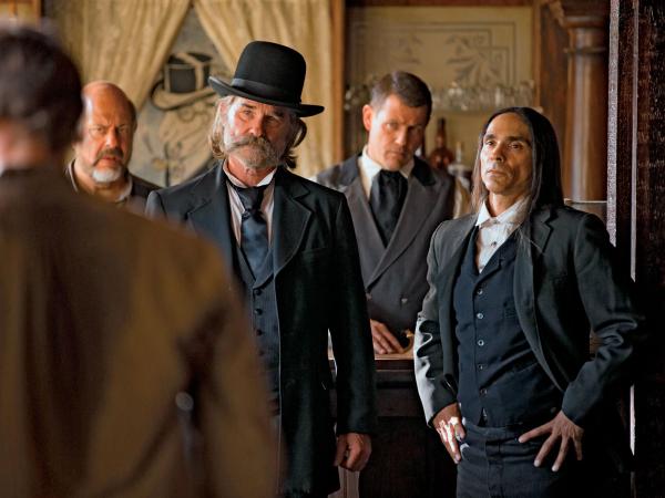 W środku: Kurt Russell w roli szeryfa Hunta