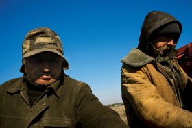 Nikołaj i Wadim ze Staritsy Agro. To, co w Kobyłowce robią maszyny, w Staritsie wykonują ludzkie ręce.