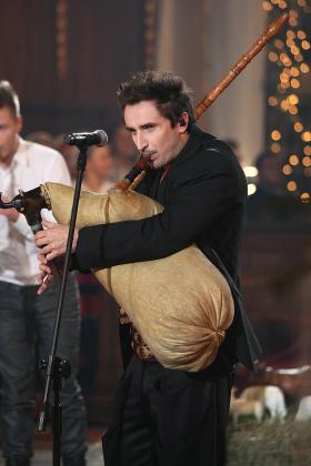 To czas kultywowania tradycji, czas wspólnego muzykowania. „Chwala na wysokosci” Bożonarodzeniowy koncert kolęd na Świętym Krzyżu, Sebastian Karpiel Bułecka i Zakopower. Grudzień 2010 r.