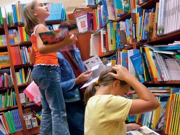 Jak głosi wydawnicza mądrość: w książki dla dzieci i poradniki kulinarne warto zainwestować, zawsze się sprzedadzą