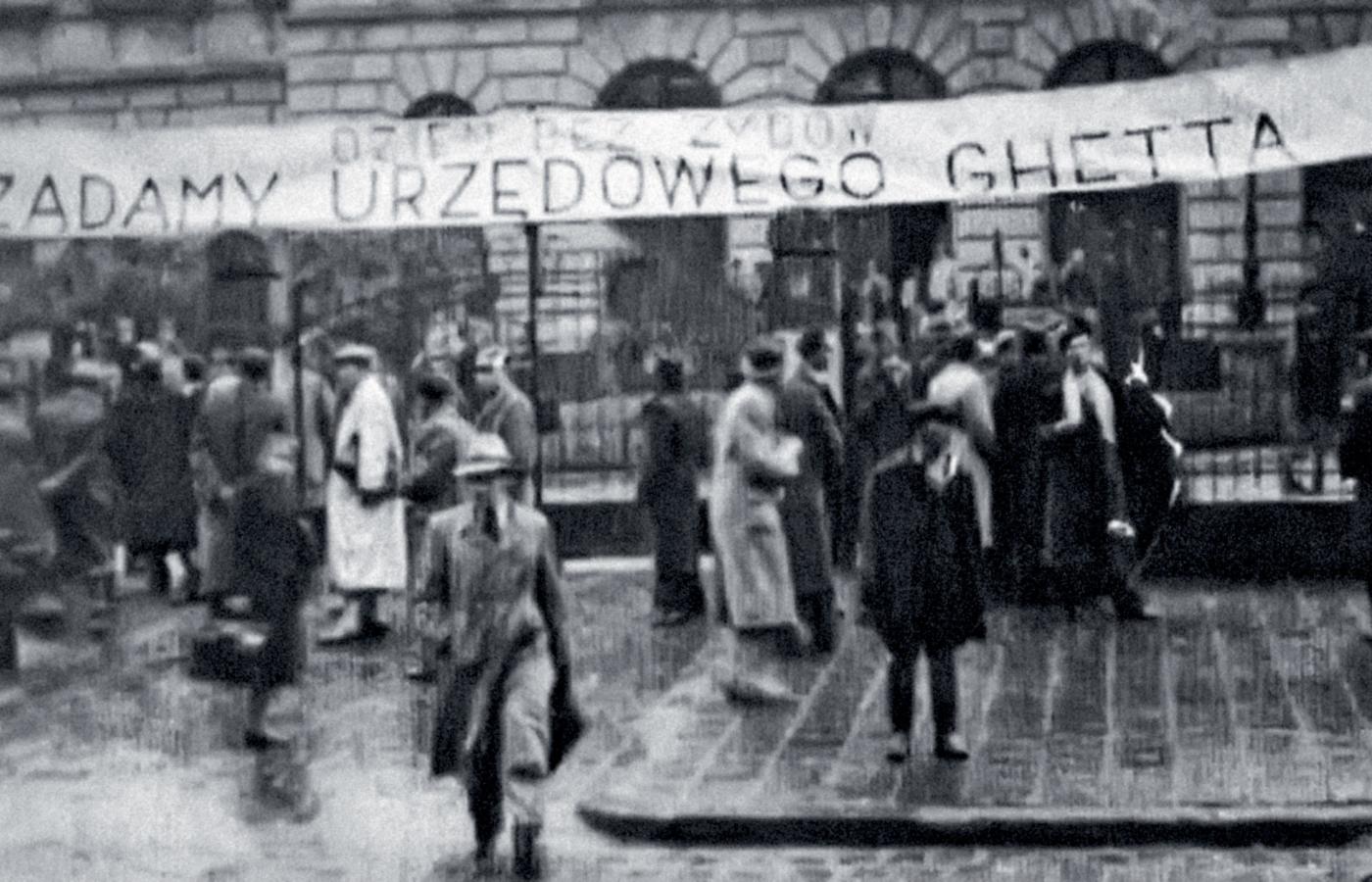 Pikieta Obozu Narodowo-Radykalnego przed gmachem Politechniki Lwowskiej z żądaniem wprowadzenia getta ławkowego, lata 30.
