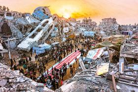 Zniszczony meczet w Bajt Lahija w północnej części Strefy Gazy