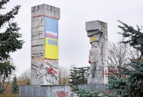 Pomnik Wyzwolenia Ziemi Warmińskiej i Mazurskiej w Olsztynie autorstwa Xawerego Dunikowskiego.