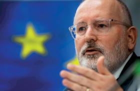 Timmermans powiedział pozostałym komisarzom UE, że jeśli Polska wprowadziłaby wszystkie zmiany, o których toczą się rozmowy, to ugoda byłaby osiągalna już w połowie maja.