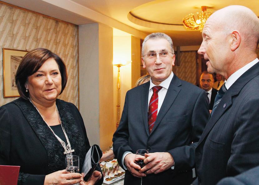 Anna Komorowska z Maciejem Klimczakiem, prezydenckim ministrem, i prezesem PZU Andrzejem Klesykiem.