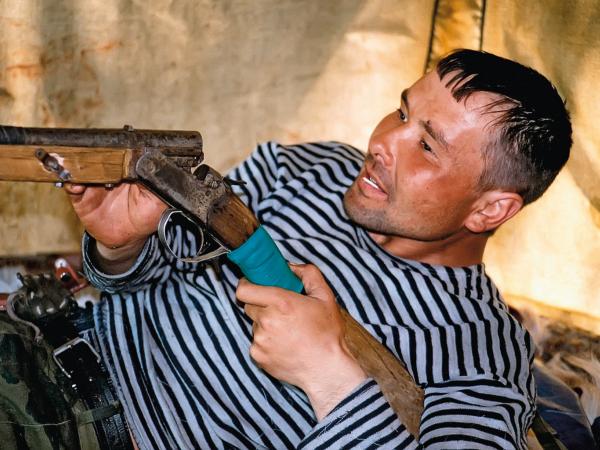 Roma zginął zastrzelony przez żonę Nastię.