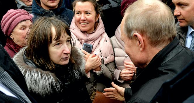 Władimir Putin spotkał się z obywatelami w Sankt Petersburgu.