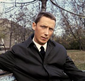 Młynarski stał się uosobieniem śpiewanej satyry społecznej i politycznej, którą uprawiał z równym powodzeniem w czasach PRL i w III RP.