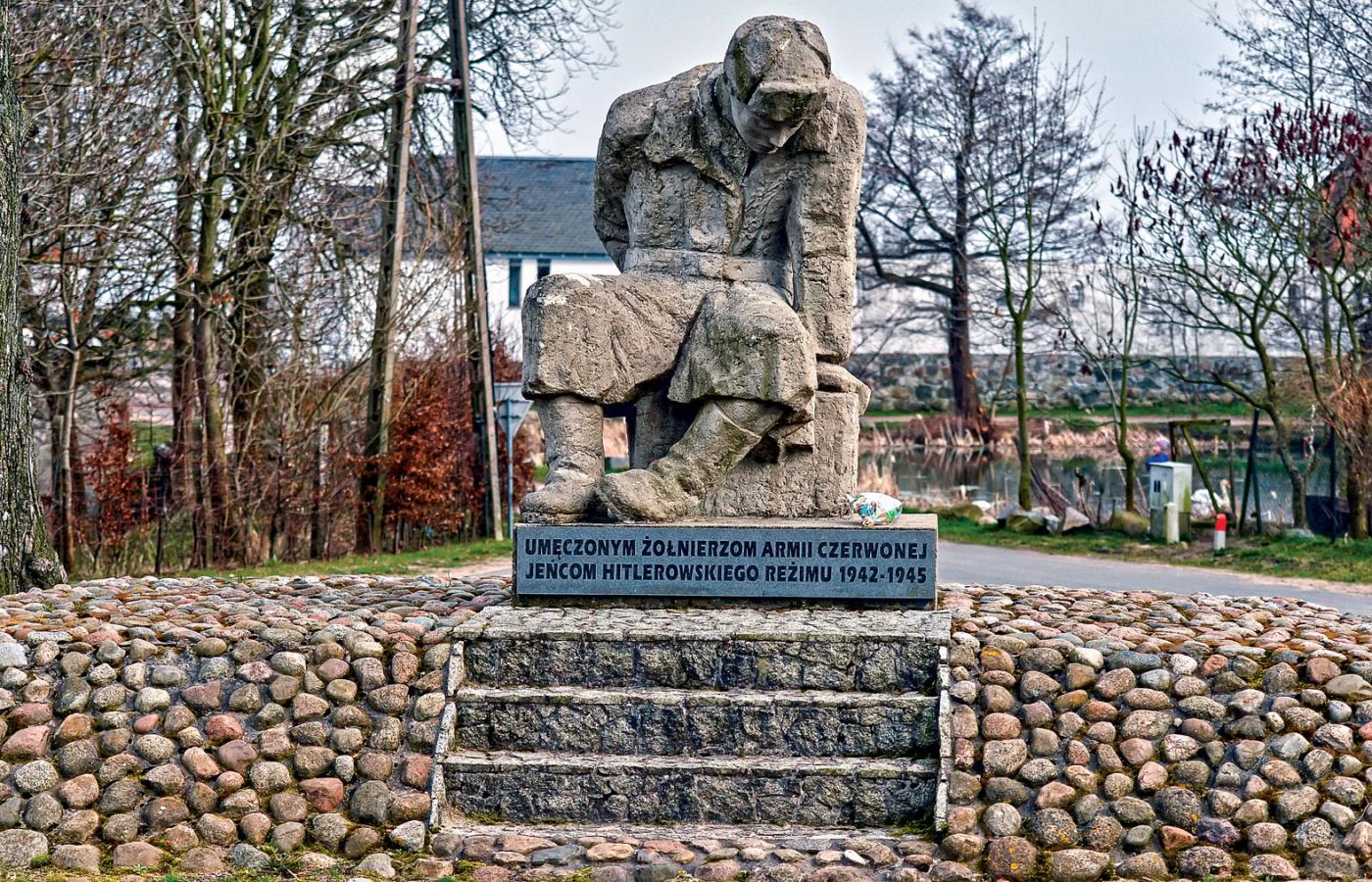 Pomnik żołnierzy radzieckich w Starzyńskim Dworze