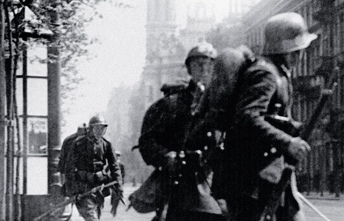 Walki na ulicy Marszałkowskiej w Warszawie podczas przewrotu majowego 1926 r.