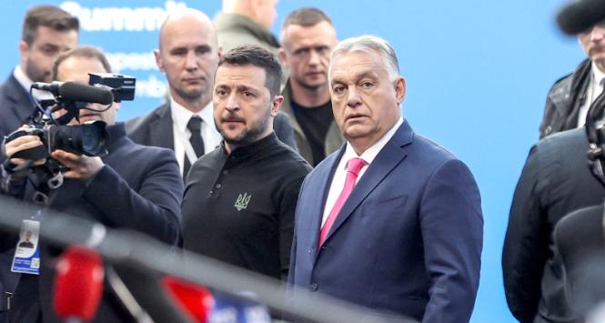 Prezydent Ukrainy Wołodymyr Zełenski i premier Węgier Viktor Orbán podczas szczytu Europejskiej Wspólnoty Politycznej. 7 listopada 2024 r.
