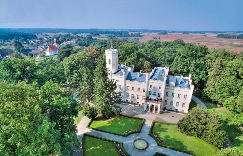 Pałac Mierzęcin, w którym winnica, obok SPA, wpisuje się w szerszą ofertę hotelową.
