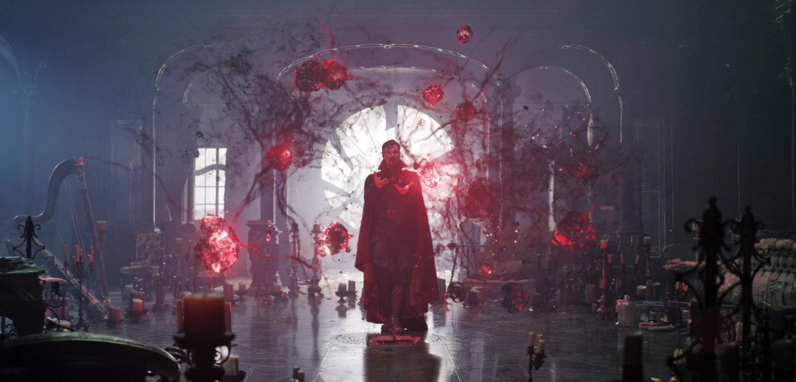 Kadr z filmu „Doktor Strange w multiwersum obłędu”.