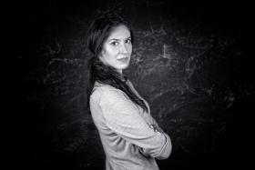 Ewa Axelrad, nominowana w kategorii Sztuki wizualne. W swej sztuce wykorzystuje różne materiały, często zakłócające percepcję widza niejednoznacznymi kształtami lub nieoczywistymi parametrami, takimi jak ciężar, faktura czy gęstość. Czytaj więcej »