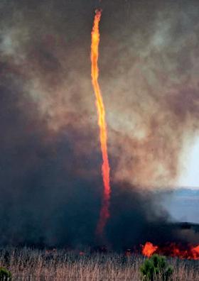 W cieplejszym klimacie pożary roślinności będą wybuchały łatwiej i przebiegały z większą intensywnością. Era ognistych czarnych chmur cuchnących spalenizną dopiero nadchodzi.