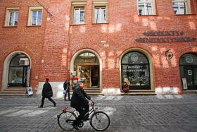 Niektóre kamienice prezentują się już wręcz wzorcowo.