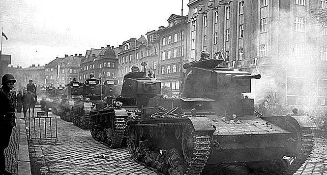 Polskie czołgi na ulicach Cieszyna - to zdjęcie najczęściej ilustruje publikacje o Zaolziu. Prawda, ale nie cała.