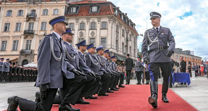 Gen. Marek Działoszyński - jeszcze jako komendant główny - podczas obchodów Święta Policji