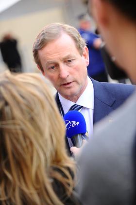 Enda Kenny na szczycie Europejskiej Partii Ludowej. 2011 r.